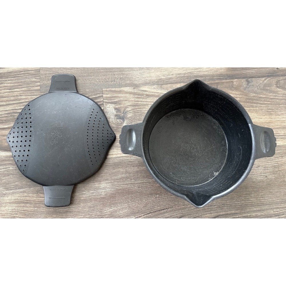Pampered Chef Large Micro-Cooker 2 quart 8 cup capacity #2778 Black